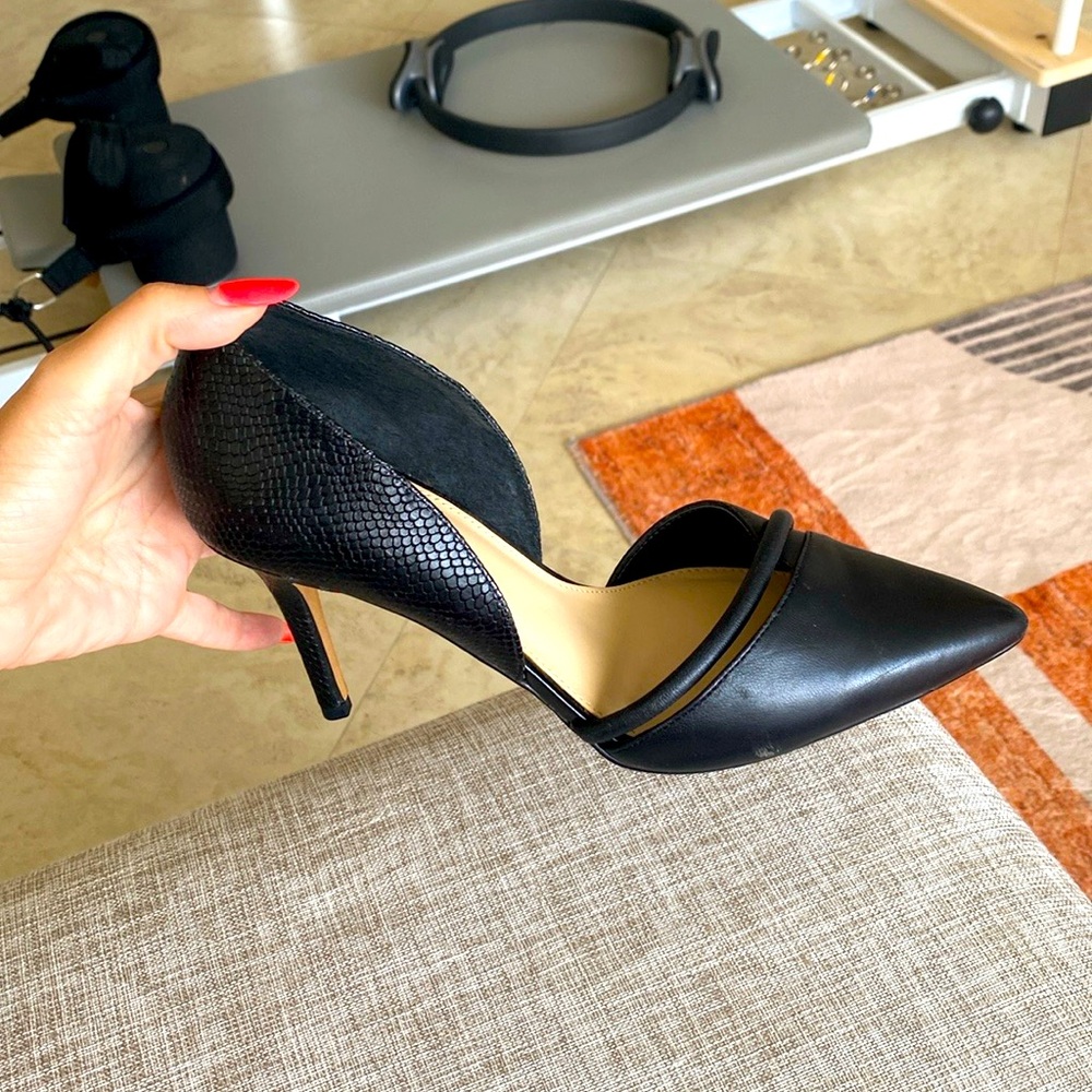 Vince Camuto Black Heels Sleek Design